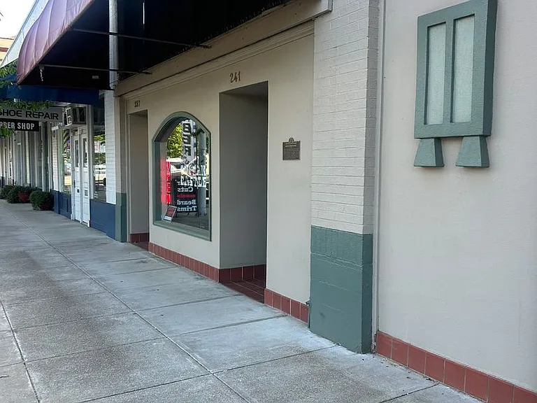 241 High St NE — Photo 3