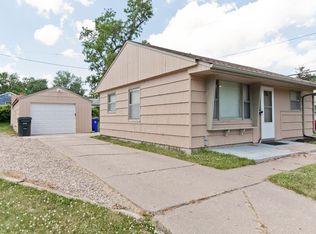 3631 Oakland Rd NE, Cedar Rapids, IA 52402