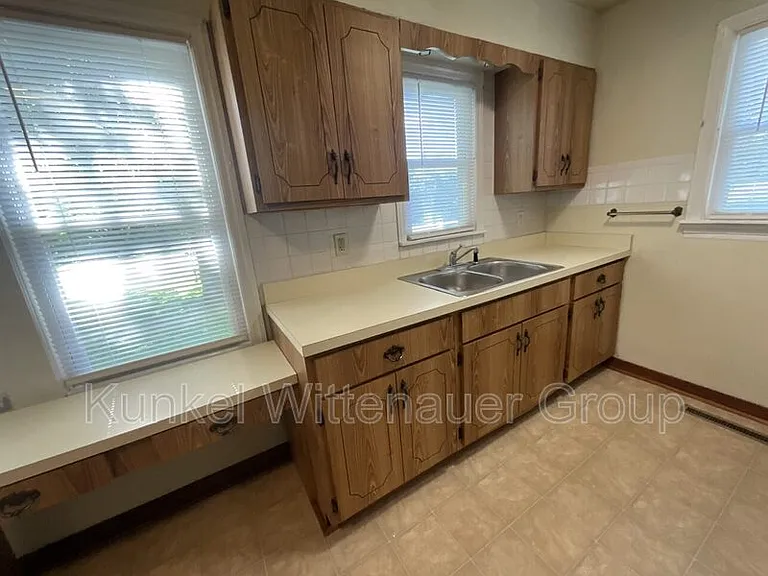 1006 Scott Troy Rd — Photo 8