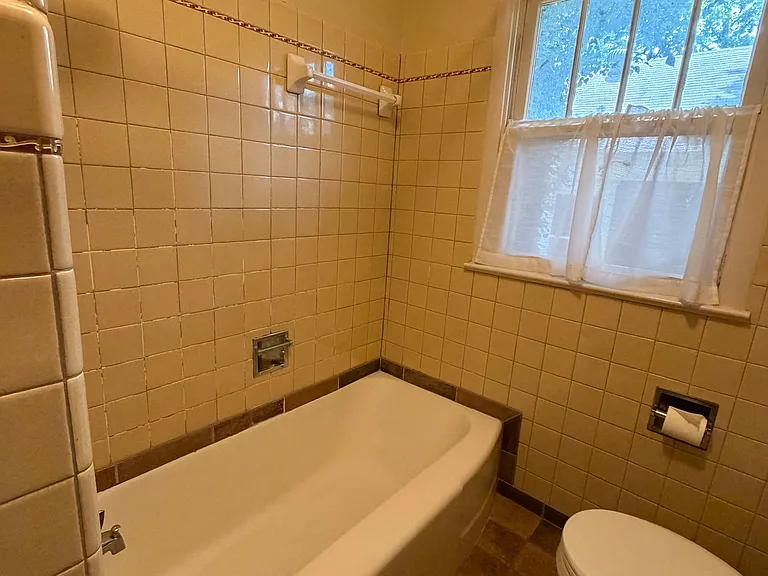 104 W Boles St — Photo 11