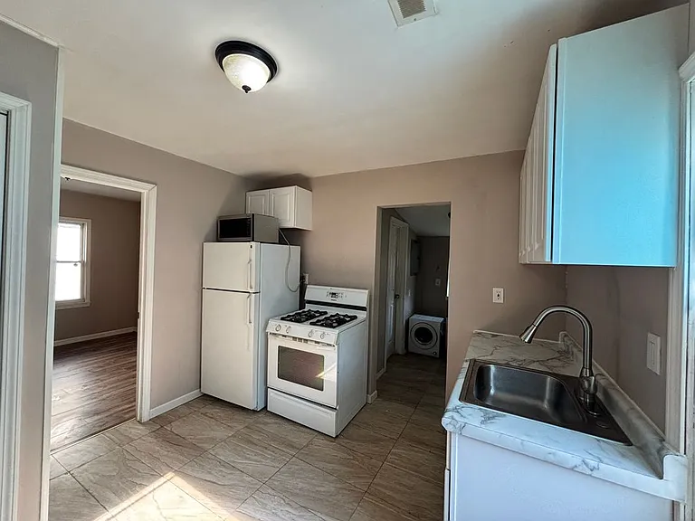 7275 Chalmers Ave — Photo 4