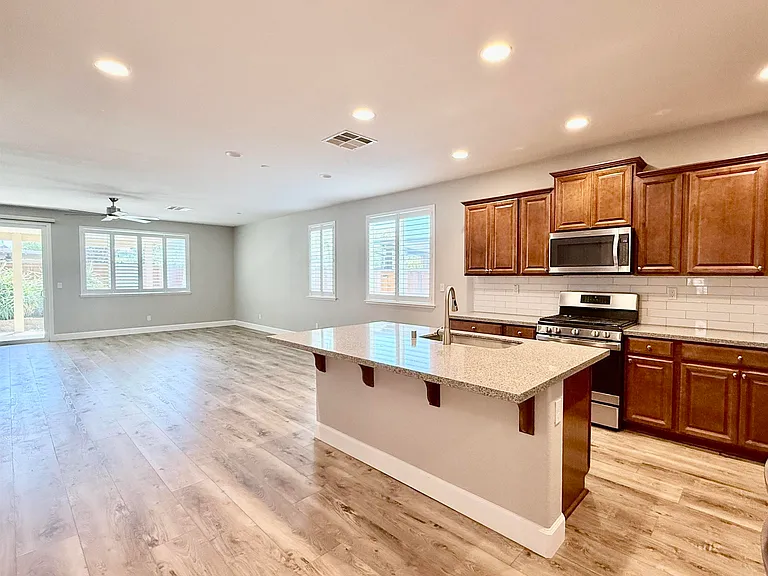 373 Anchorage Dr — Photo 4