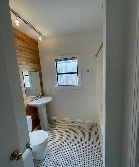 4525 Holland Ave — Photo 10