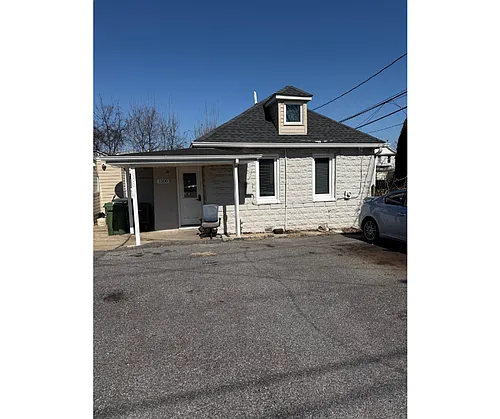 1500 Olmstead St Photo 1