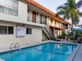 4033 Albatross, 2 beds  1.0 baths (900 sqft)