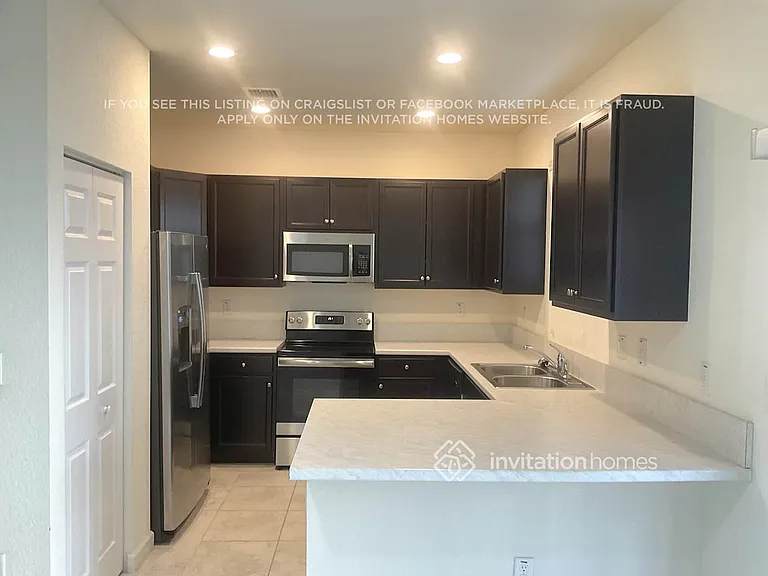 169 SE 33rd Pl — Photo 3