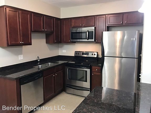 2nd image of 580 Lawrence Ave APT 313