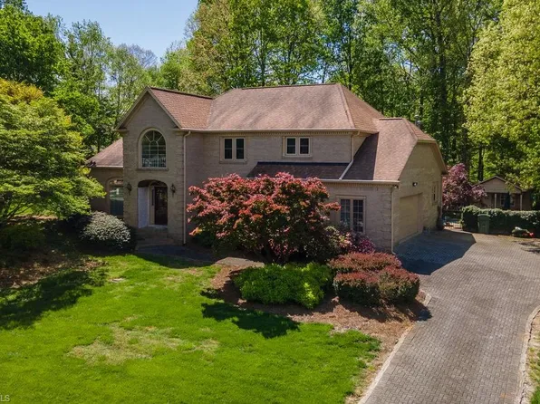 105 Croyden Ct, Kernersville, NC 27284