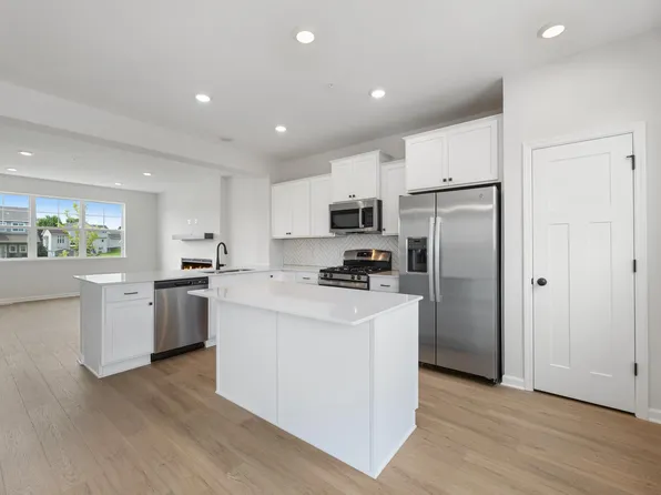 13629 Pine Dr, Rogers, MN 55374