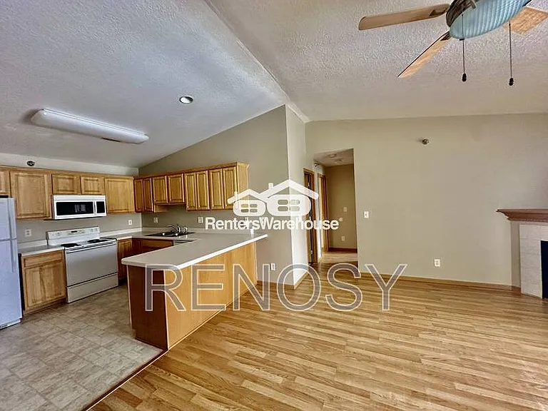 5924 Sutton Pl #10 — Photo 2