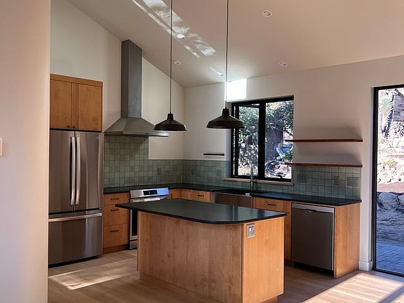 5th image of 2111 NW Awbrey Rd #1