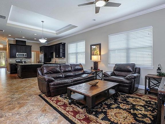 4th image of 814 W Country Club Dr