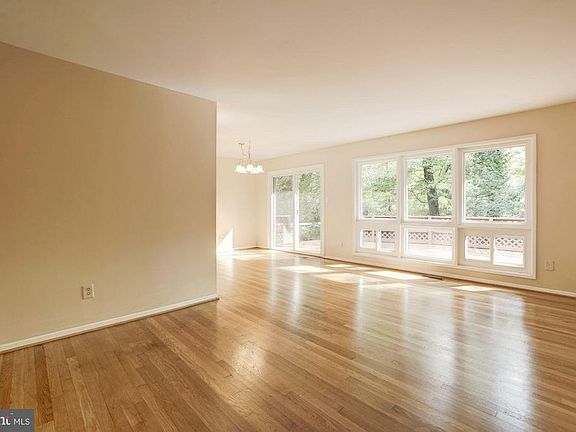 5th image of 10205 Forest Ave