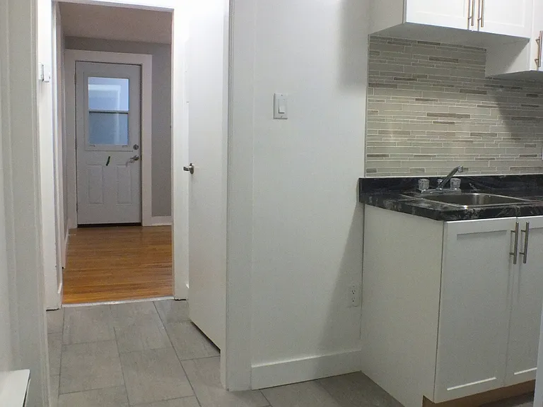 405 Elgin St — Photo 16