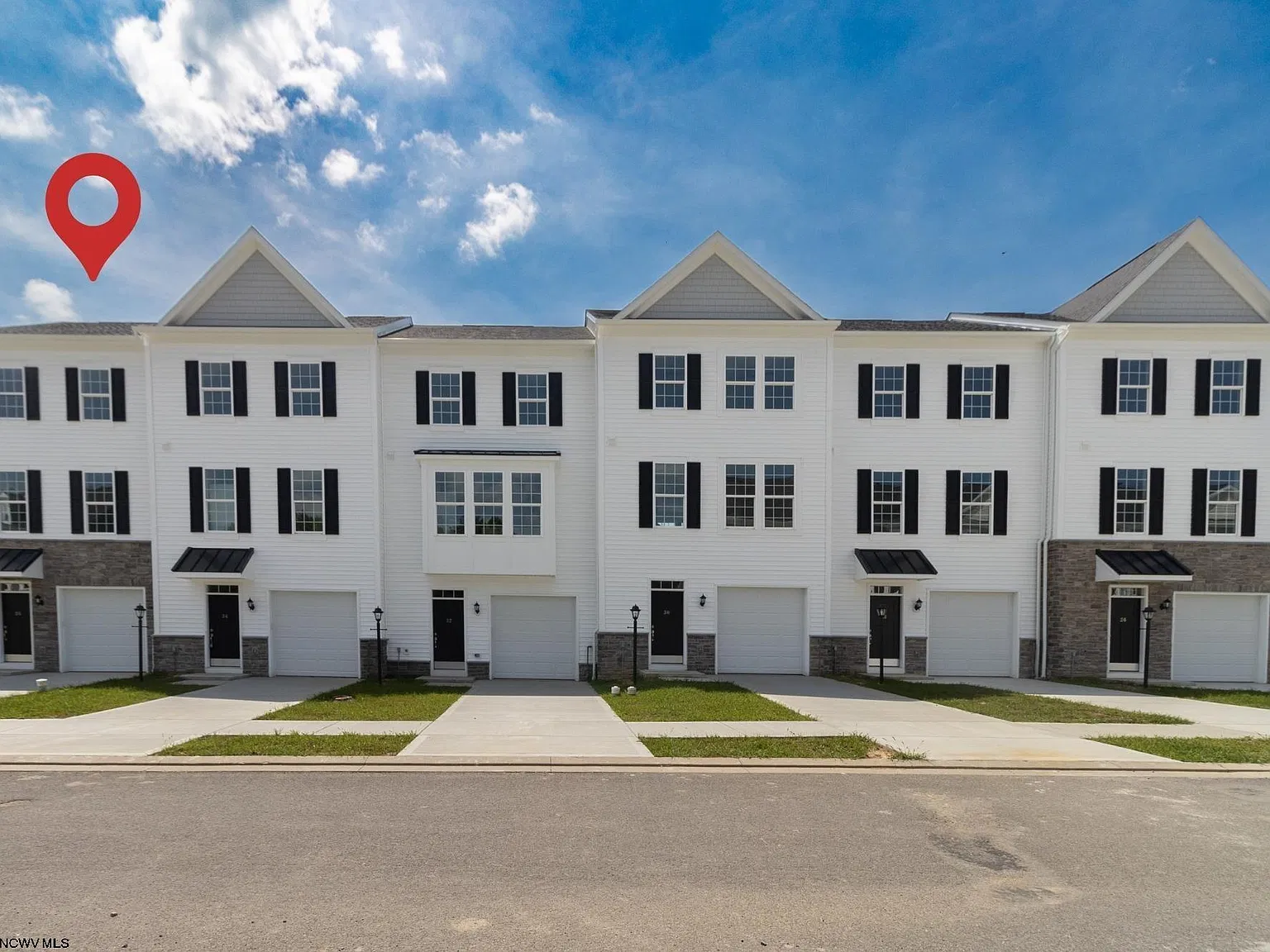 3 bed, 2.5 bath, $2,600 — Photo 2