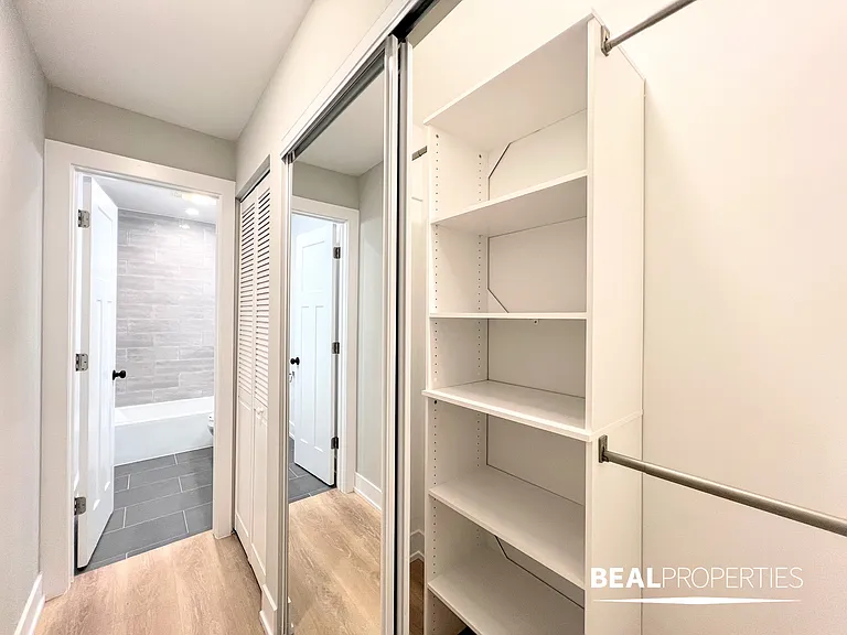 452 W Oakdale — Photo 29
