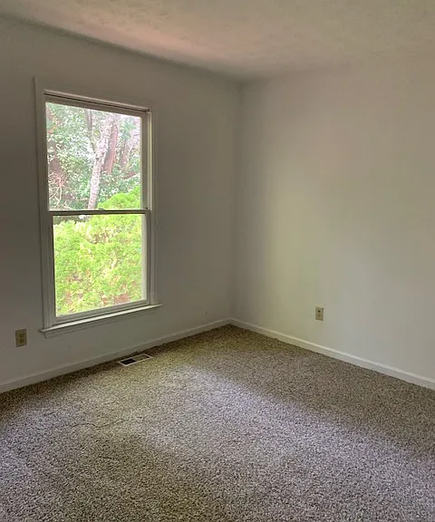 1050 Heatherwood Ct — Photo 12
