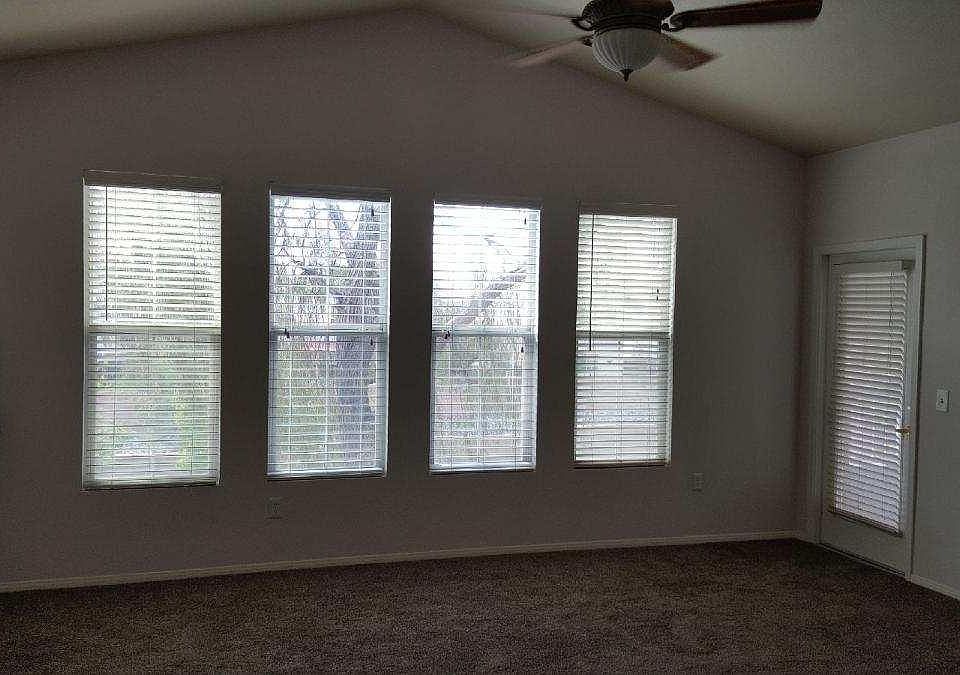 living room vaulted ceiling