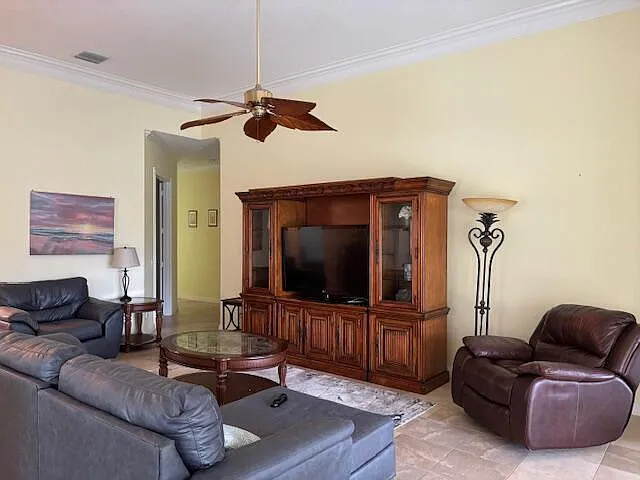 3 bed, 2.0 bath, 2000 sqft, $2,900 — Photo 3