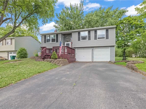 5782 Bonnie Brae Cir, Farmington, NY 14425