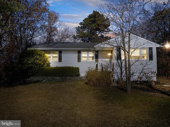 5th image of 6 Fenimore Dr