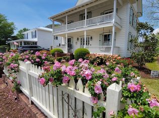 218 S Walnut St, Swansboro, NC 28584