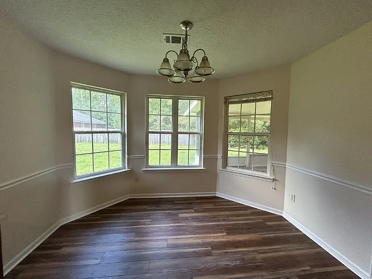 4 Idus Ln — Photo 11