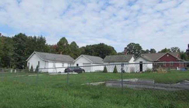 2nd image of 1878 Stanaford Rd