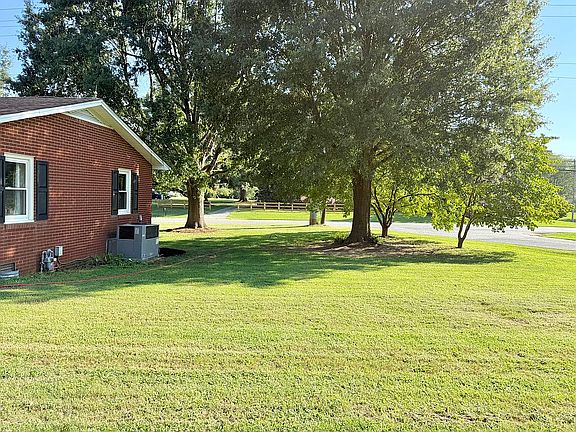 4th image of 2424 Goldmine Rd