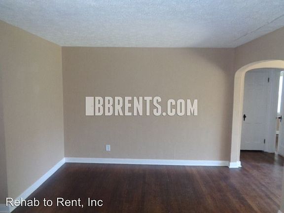 5th image of 806 W Hillcrest Ave