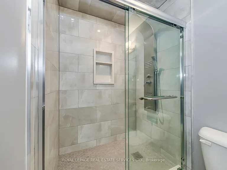 60 Netherwood Rd #28 — Photo 37