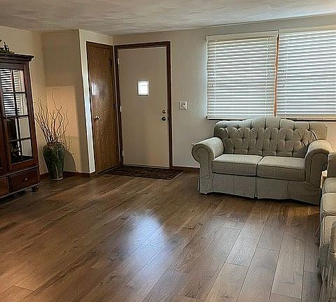 2nd image of 810 Ivy Ln