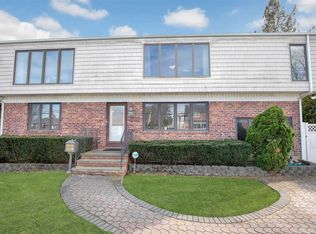228 N Cedar St, Massapequa, NY 11758