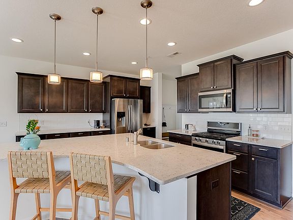5th image of 712 Wildflower Ln