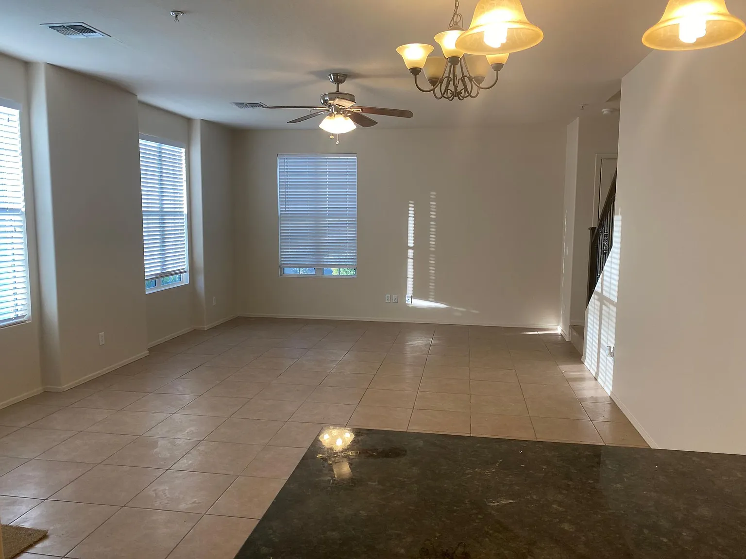 3 bed, 2.5 bath, 1368 sqft, $1,950 — Photo 3