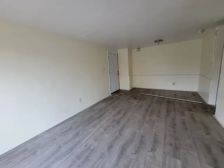 13420 Euclid Ave — Photo 32