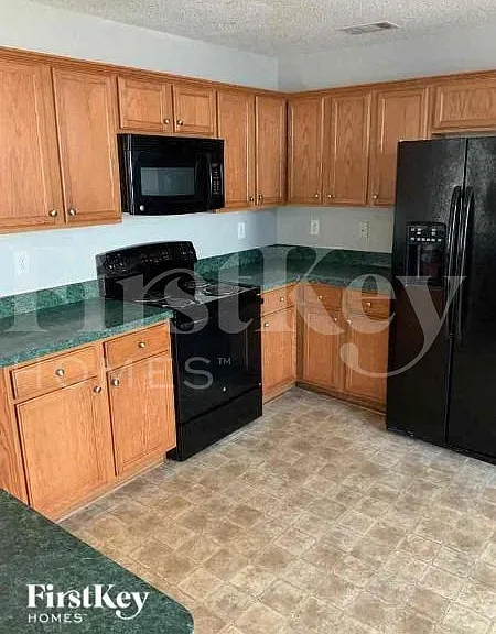 50 Oakbrook Ln — Photo 4