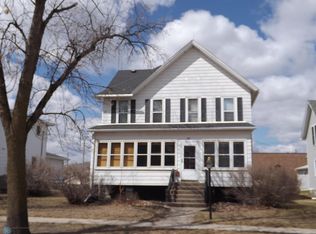 307 4th St N, Wahpeton, ND 58075