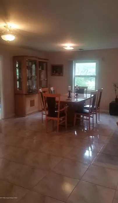 4 bed, 1795 sqft, $4,050 — Photo 4