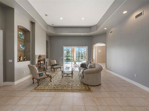 18823 Wimbledon Cir, Lutz, FL 33558