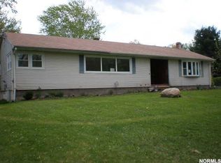 9841 Applewood Dr, Willoughby, OH 44094