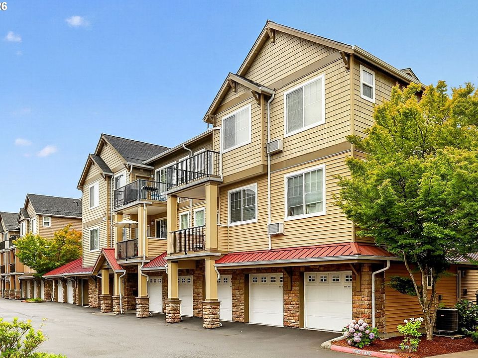 1st image of 695 NW Falling Waters Ln Unit 404