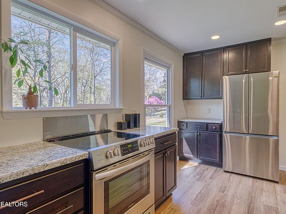 3rd image of 1208 Columbine Cir