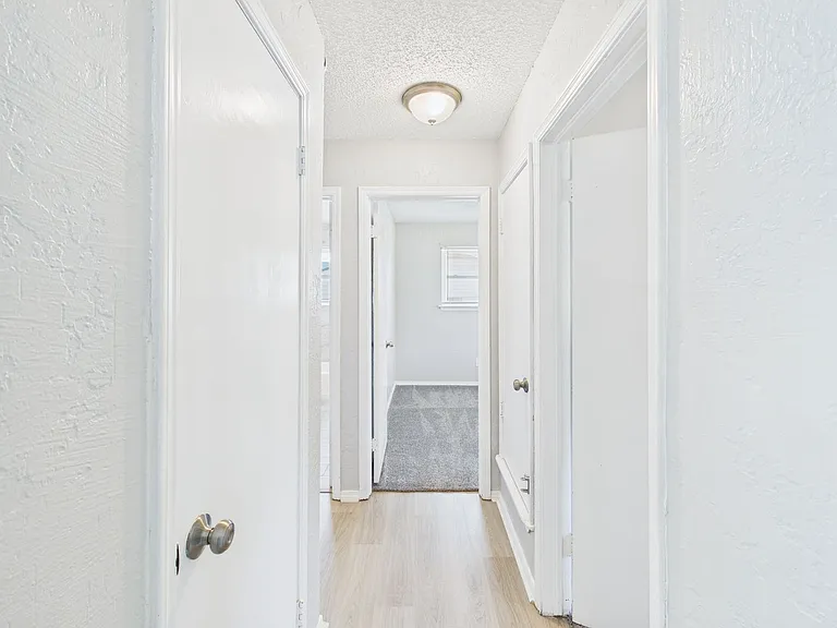 324 NW Compass Dr — Photo 12