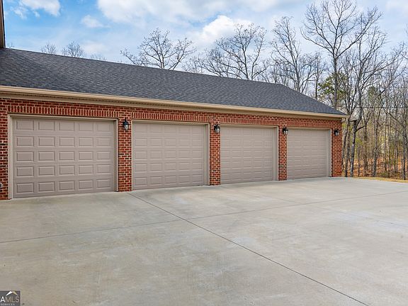 5th image of 733 Cherry Rd