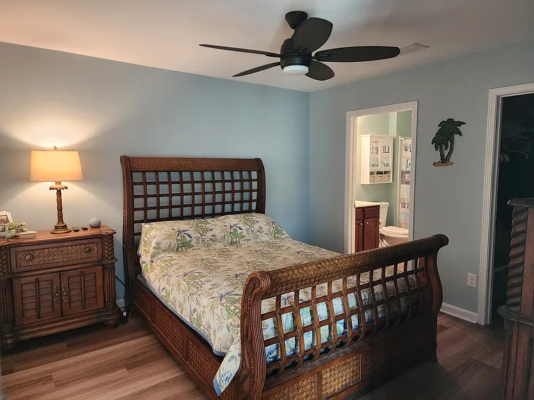 1300 Arbor Ct — Photo 15
