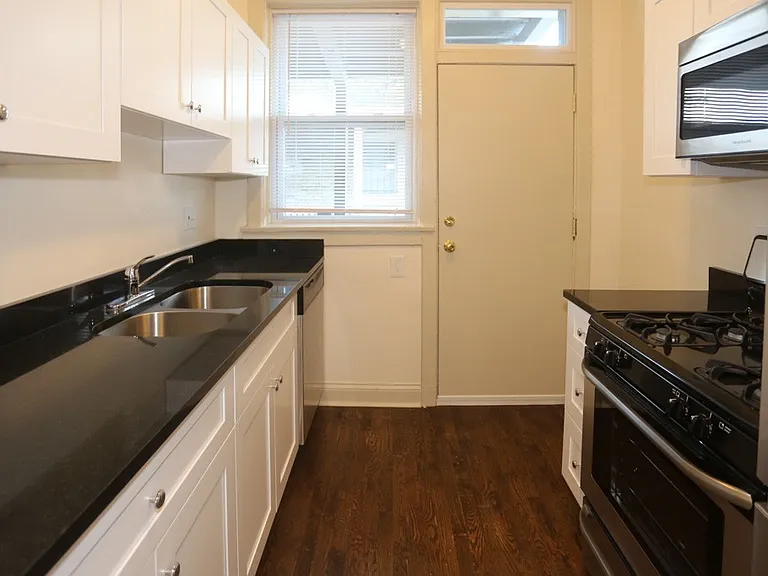4716 N Racine Ave #E4 — Photo 2