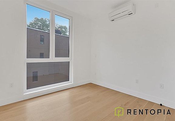5th image of 426 Tompkins Ave #5B