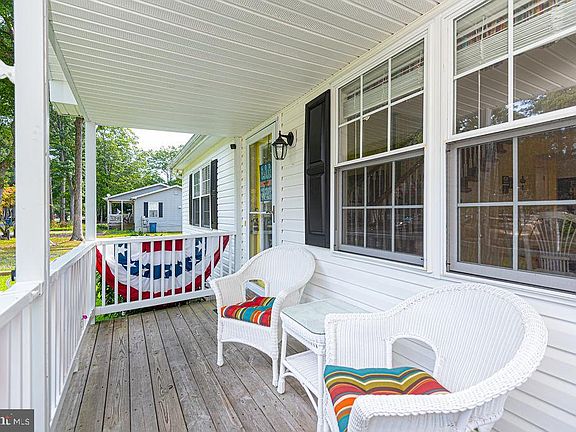 5th image of 70 Camelot Cir