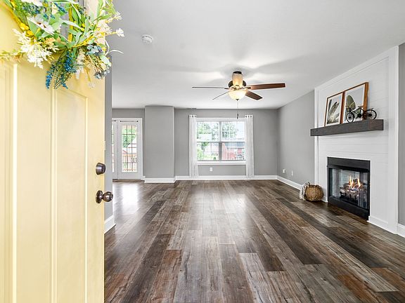 4th image of 465 Woodtrace Dr
